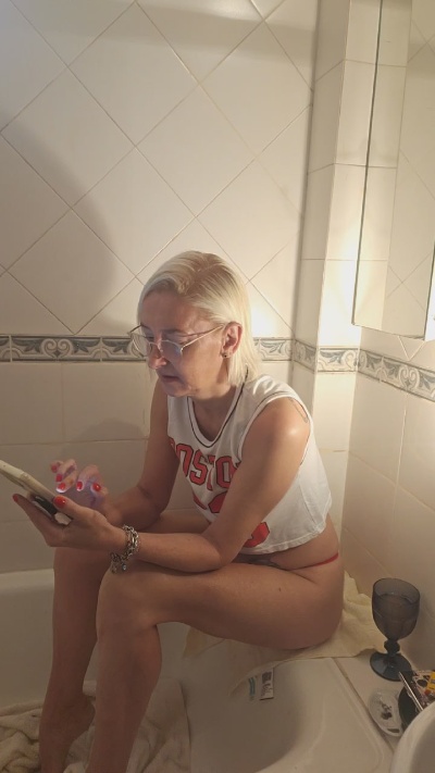Cloe69 live cam on Cam4
