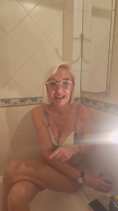 Cloe69 live cam on Cam4