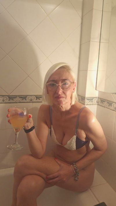 Cloe69 live cam on Cam4