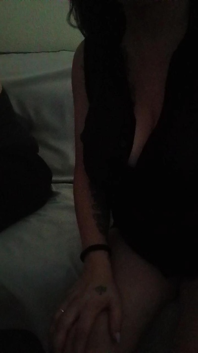 Cloebratz23 live cam on Cam4
