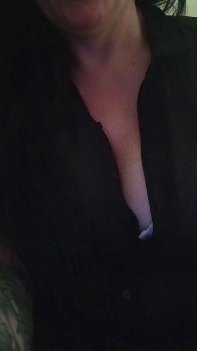 Cloebratz23 live cam on Cam4
