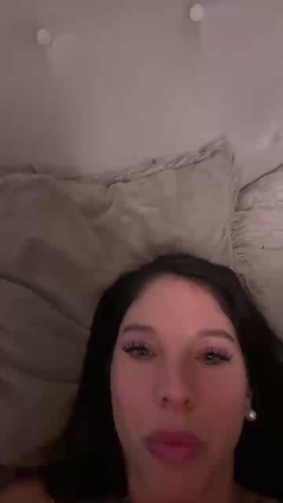 Clohe live cam on Cam4