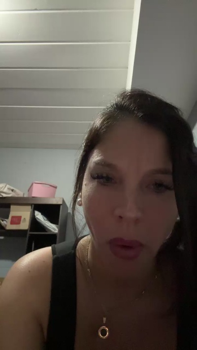 Clohe live cam on Cam4