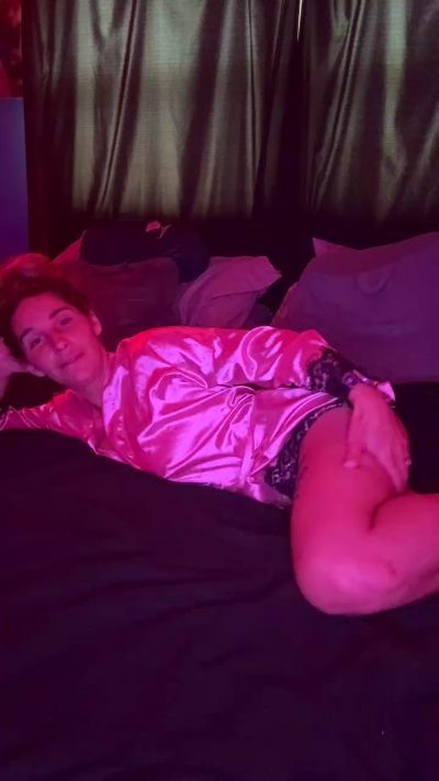 Clove live cam on Cam4