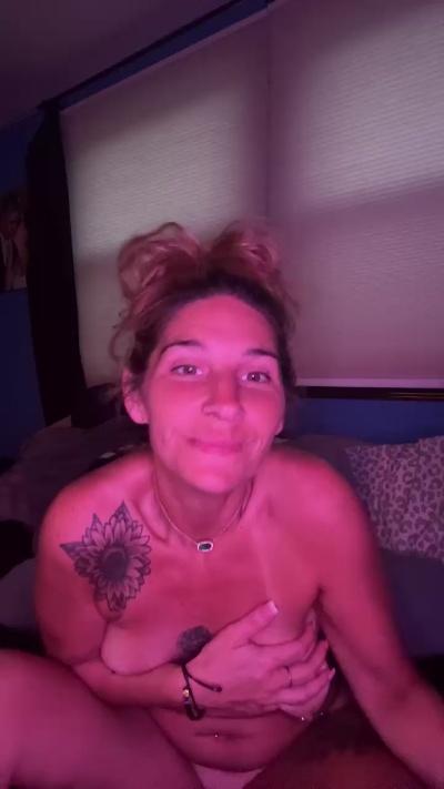 Clove live cam on Cam4