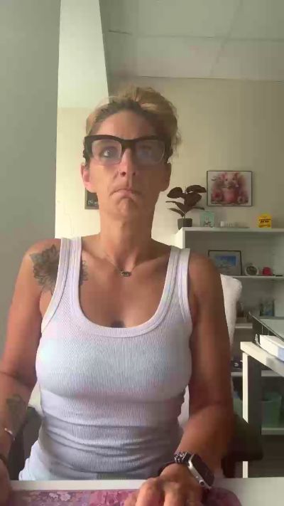 Clove live cam on Cam4