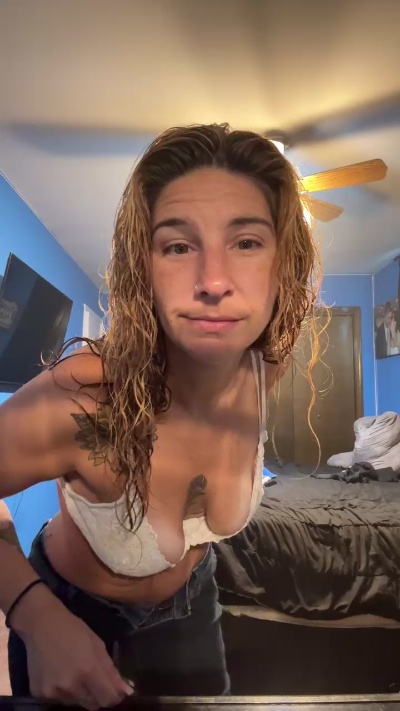 Clove live cam on Cam4
