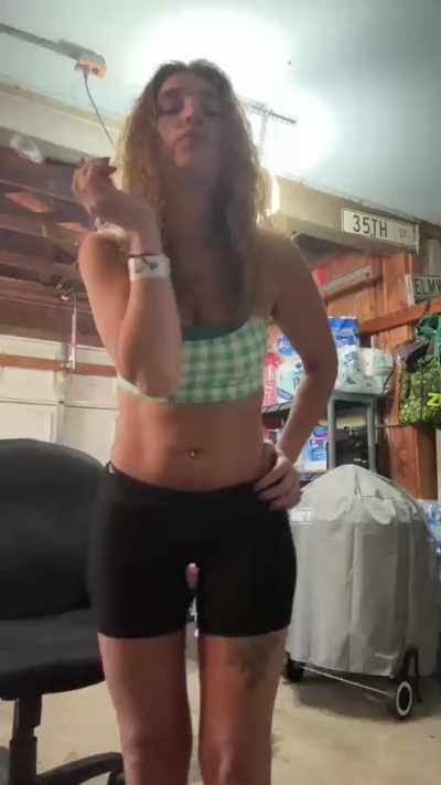 Clove live cam on Cam4