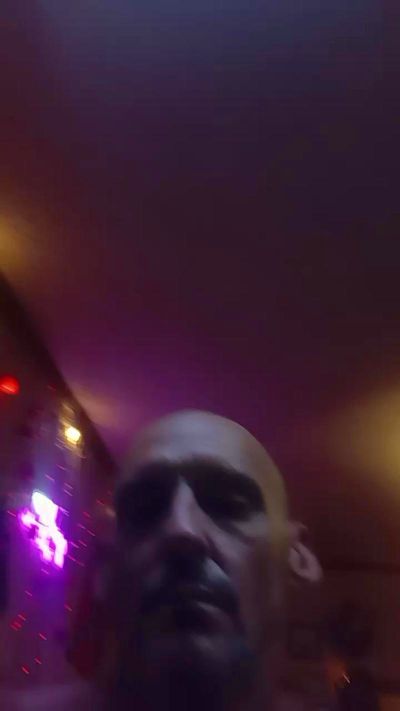 ClydeCan409 live cam on Cam4