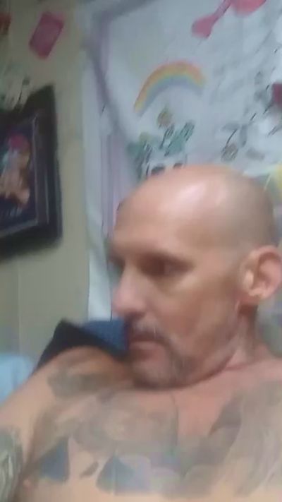 ClydeCan409 live cam on Cam4