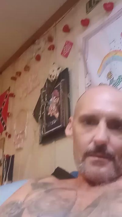 ClydeCan409 live cam on Cam4