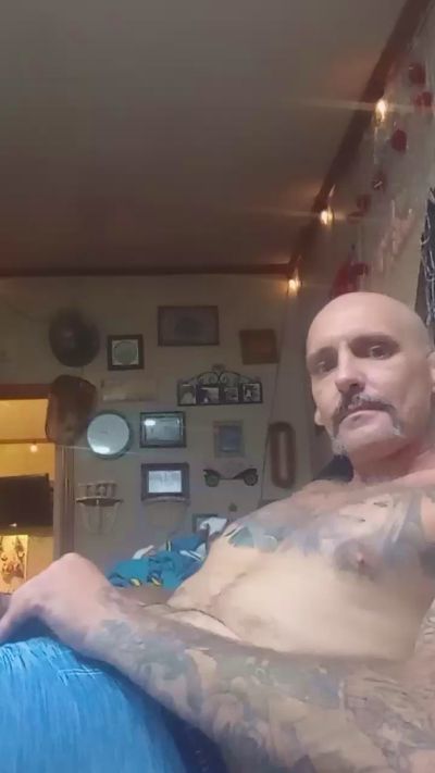 ClydeCan409 live cam on Cam4