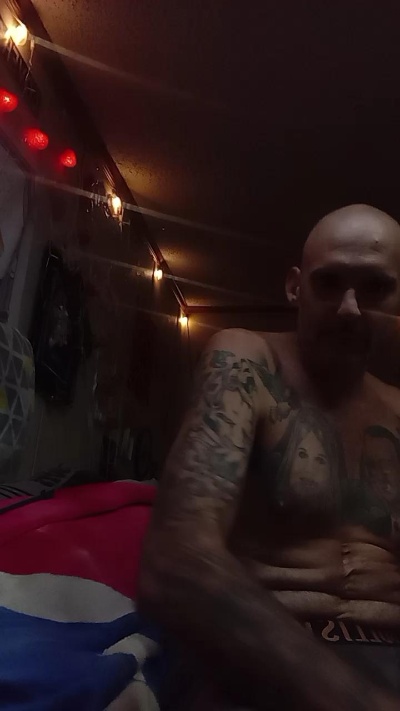 ClydeCan409 live cam on Cam4