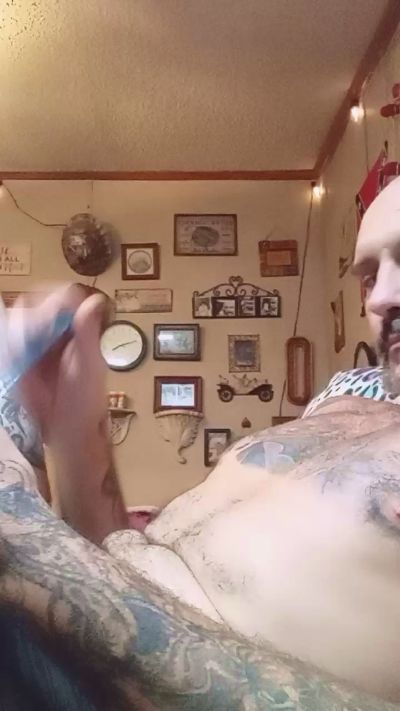 ClydeCan409 live cam on Cam4