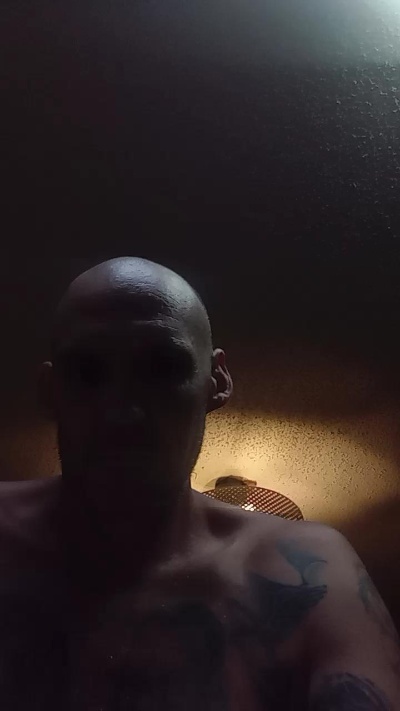 ClydeCan409 live cam on Cam4