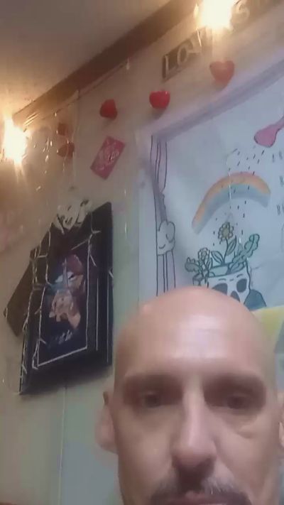 ClydeCan409 live cam on Cam4