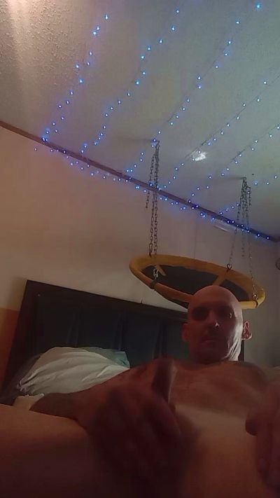 ClydeCan409 live cam on Cam4