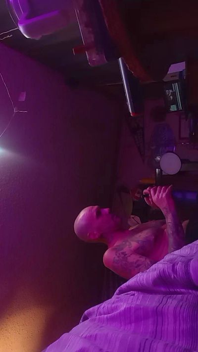 ClydeCan409 live cam on Cam4