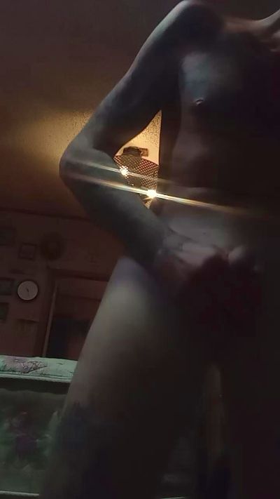 ClydeCan409 live cam on Cam4