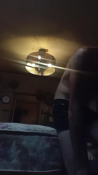 ClydeCan409 live cam on Cam4