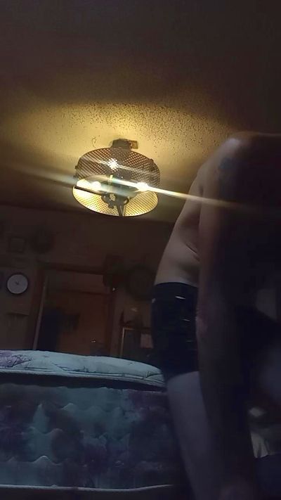 ClydeCan409 live cam on Cam4