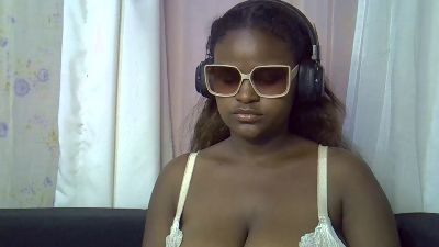 CocoLuxe2 live cam on Cam4