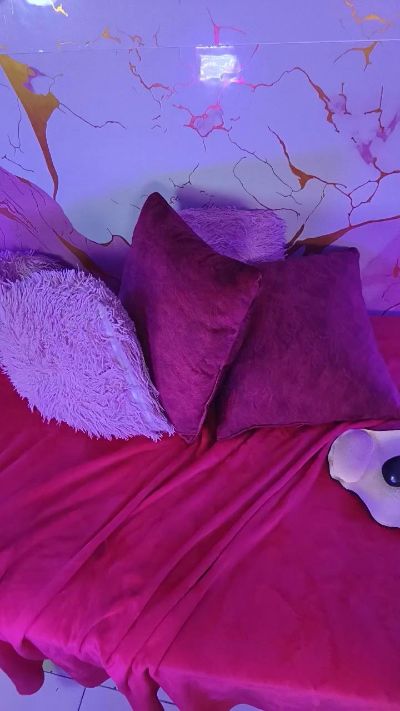 Collins_Daph live cam on Cam4