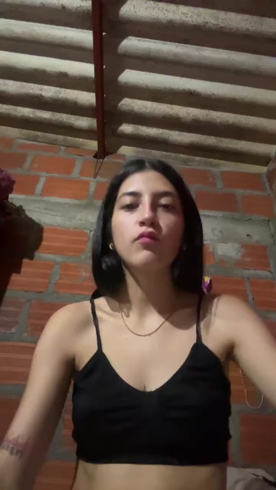 Colombianita222 live cam on Cam4