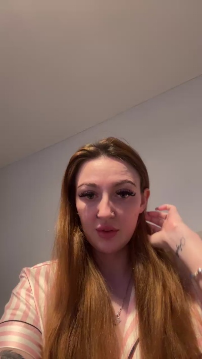 Conniecums Live Chat on Cam4