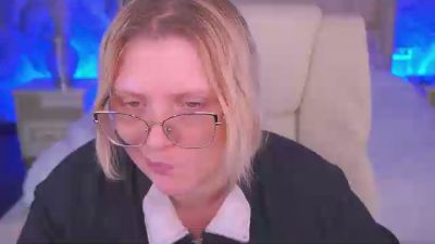 CoolTatiss live cam on Cam4