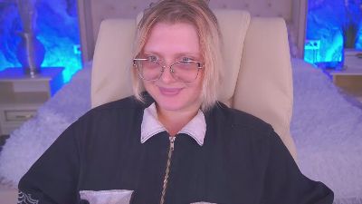 CoolTatiss live cam on Cam4