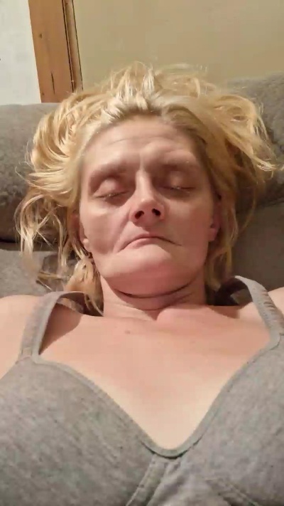 CoraLineStar1 live cam on Cam4