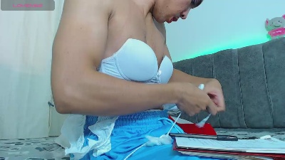 Coral_01 live cam on Cam4