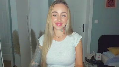 Coralie_Classy live cam on Cam4