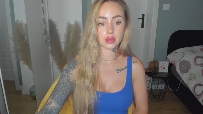 Coralie_Classy live cam on Cam4