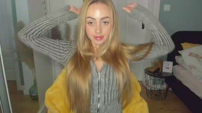 Coralie_Classy live cam on Cam4