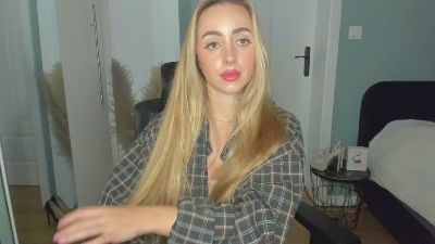 Coralie_Classy live cam on Cam4