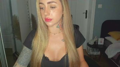 Coralie_Classy live cam on Cam4