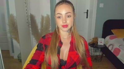 Coralie_Classy live cam on Cam4