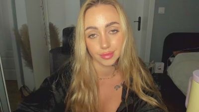 Coralie_Classy live cam on Cam4