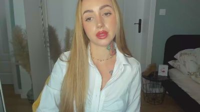 Coralie_Classy live cam on Cam4