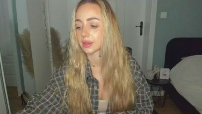 Coralie_Classy live cam on Cam4
