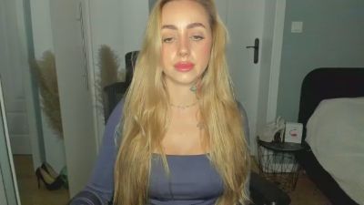 Coralie_Classy live cam on Cam4