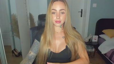 Coralie_Classy live cam on Cam4