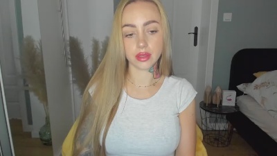 Coralie_Classy live cam on Cam4