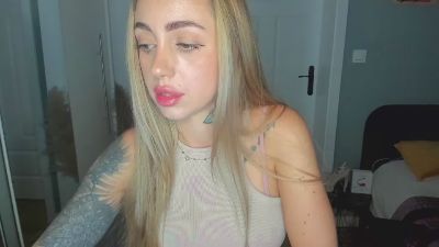 Coralie_Classy live cam on Cam4