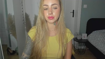 Coralie_Classy live cam on Cam4