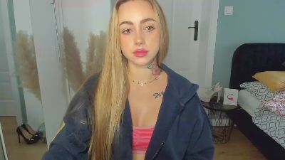 Coralie_Classy live cam on Cam4