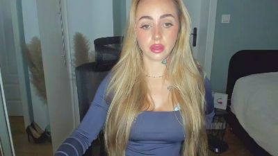 Coralie_Classy live cam on Cam4