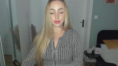 Coralie_Classy live cam on Cam4